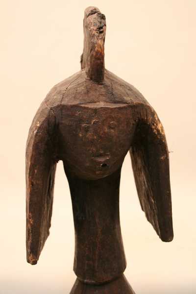 MumuyÃ©., d`afrique : NigÃ©ria., statuette MumuyÃ©., masque ancien africain MumuyÃ©., art du NigÃ©ria. - Art Africain, collection privÃ©es Belgique. Statue africaine de la tribu des MumuyÃ©., provenant du NigÃ©ria., 1170/4381.Ancienne et grande statue MumuyÃ© H.1.20.La tÃªte est en grande partie cachÃ©e
et enveloppÃ©e par une coiffure enveloppante semi-circulaire oÃ¹ le visage s